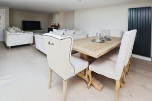ASPEN CLOSE- click for photo gallery